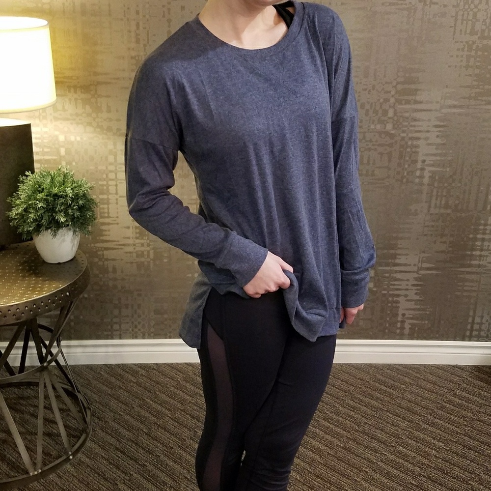 NWT Women's Side Split Crew Neck Pullover